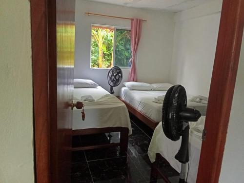 2 twin beds