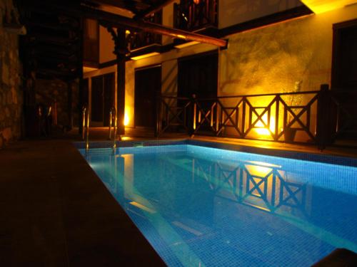Amazon Petite Palace - image 9