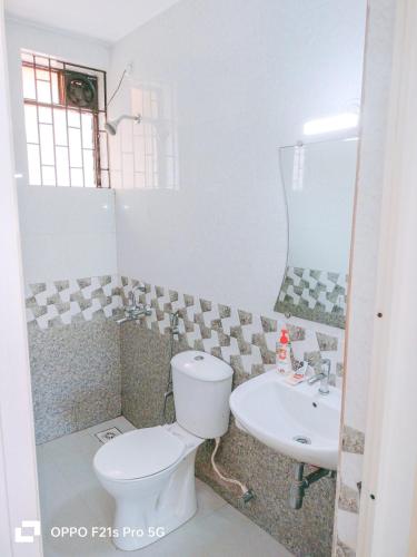 Bathroom, Safron Modern Stay at Varca, Goa near The Zuri White Sands Casino
