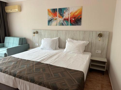 Superior King or Twin Room image 10