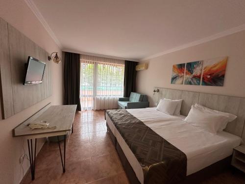 Superior King or Twin Room image 9