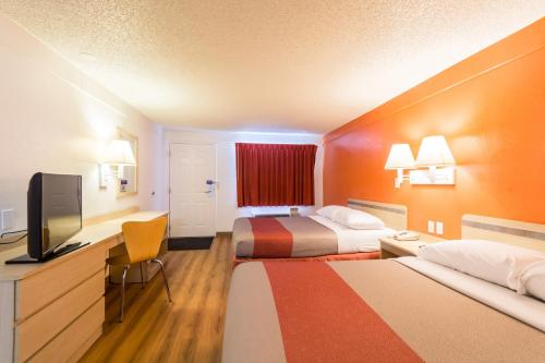 Travelodge by Wyndham Essington / Philadelphia Airport