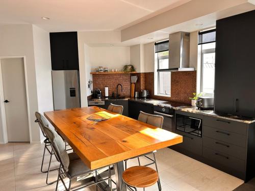 Stylish Freemans Bay Stay, Auckland (photo 7)