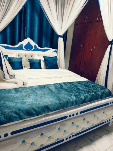 Cozy Residence V Two Bedroom Apartment Near Speke Resort - image 3