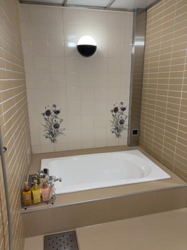 Bathroom, ウォーターゲート蟹江 レジャーホテル in Kanie