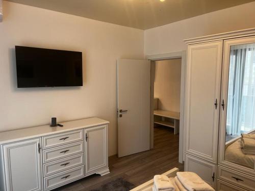 One-Bedroom Apartment with Pool View image 10