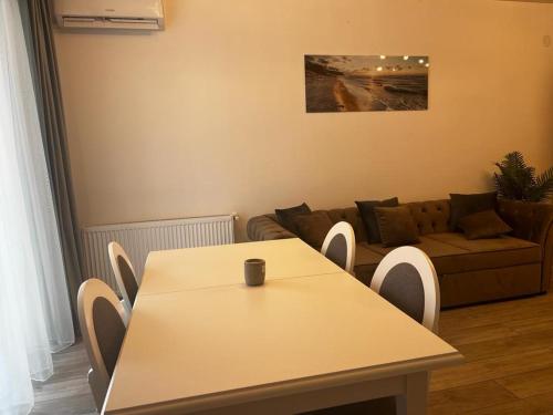 201 B1 ALMAR LUXURY RESIDENCE-Renting Apartments & Free Pool - image 2