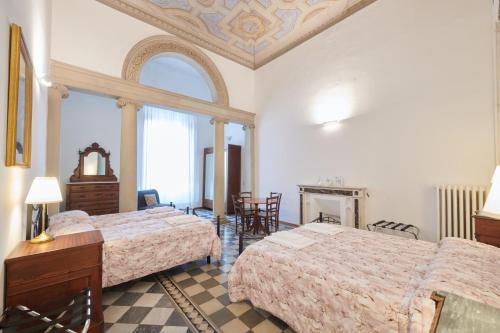 Quadruple Room image 2