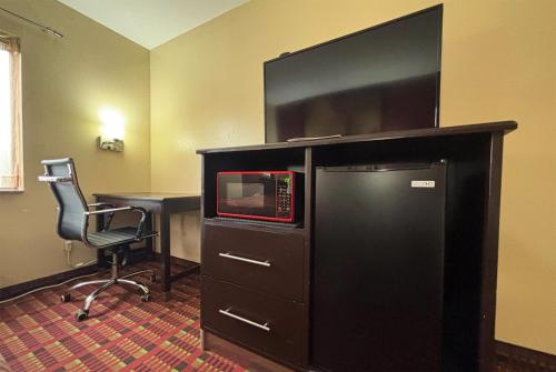 Super 8 by Wyndham Paris IL - image 5