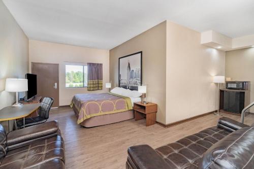 Super 8 by Wyndham Columbia - image 6