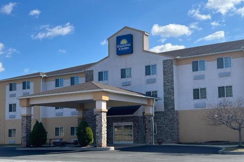 Days Inn & Suites by Wyndham Manheim Lebanon in Manheim, USA