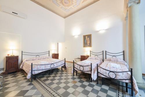 Quadruple Room image 4
