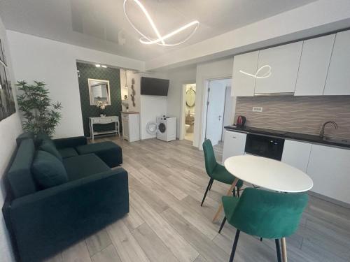 One-Bedroom Apartment with Pool View image 5