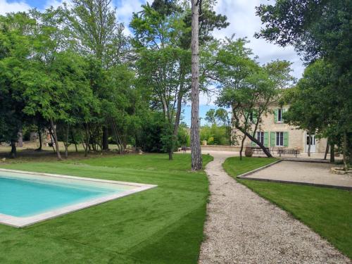 Authentique Mas provençal avec son grand parc - Location saisonnière - Orange