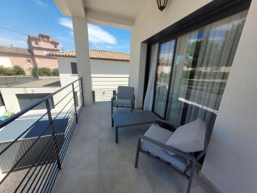 Villa 200m2 -plages - piscine chauffee in Vallon de Coste