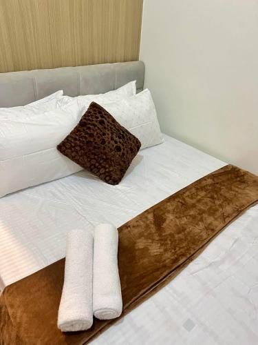 Apartment with balcony near in Mall of Asia located in Shore1 and 2 Residences