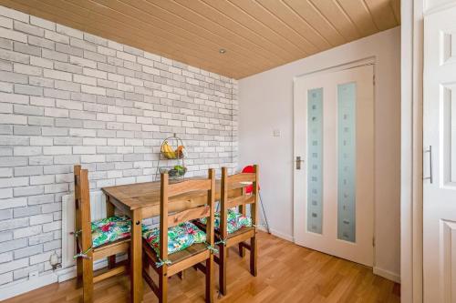 Centrally Situated 1 Bedroom House in Cumbernauld in Cumbernauld