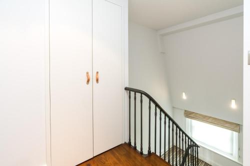 A Stunning Three Bedroom Home in Mayfair, Londýn (fotografie 10)