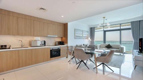 Luxury 2BR, Panoramic Sea Views and Beach Access, Dubai (Foto 4)