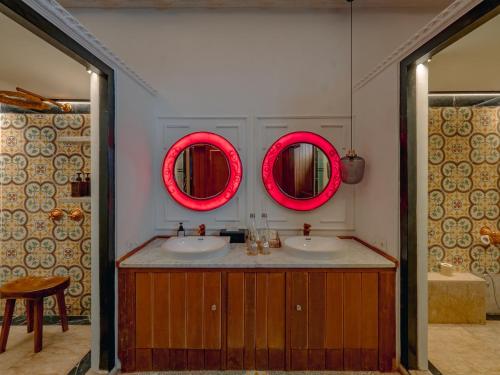 room detail thumbnail 2