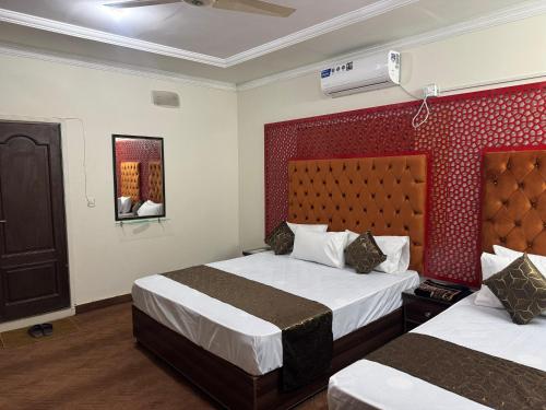 Shaheen Palace Hotel Gulberg - image 8