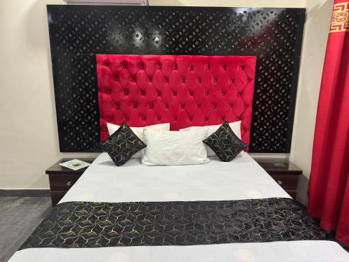 Shaheen Palace Hotel Gulberg - image 4