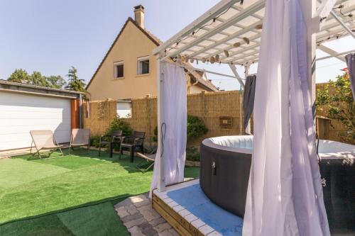 Séjour familial haut de gamme spa et confort près des plages du Débarquement (Sejour familial haut de gamme spa et confort pres des plages du Debarquement) in Sommervieu