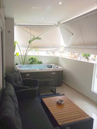 Airrent Apartments 1 The Athens Jacuzzi Lounge, Athènes