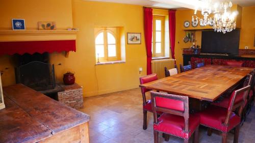 Maison Chérie Artisanal Farmhouse with pool (Maison Cherie Artisanal Farmhouse with pool) in Villarzel-du-Razes