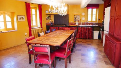 Maison Chérie Artisanal Farmhouse with pool (Maison Cherie Artisanal Farmhouse with pool) in Villarzel-du-Razes