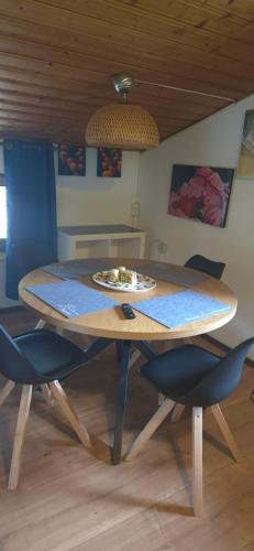 2 bedrooms, 3 beds