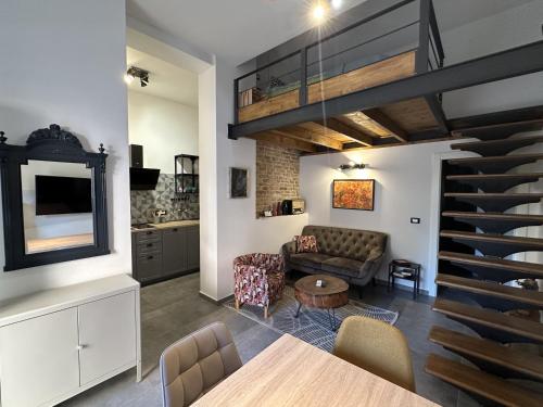 1 queen bed, 1 sofa bed