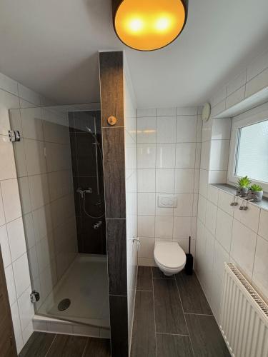 Fürdőszoba, 2-Zimmer Wohnoase in Ihrlerstein in Ihrlerstein