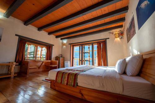Double Room with Balcony image 10
