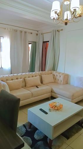 Two-Bedroom Apartment room in Apparemment meublé bastos