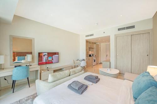 Stylish Studio | Beach Access | Seven Palm Dubai - image 14