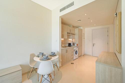 Stylish Studio | Beach Access | Seven Palm Dubai - image 9