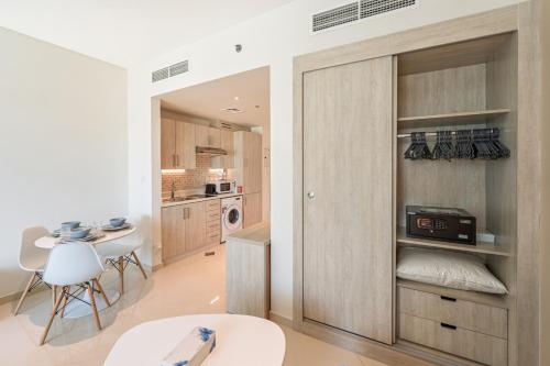 Stylish Studio | Beach Access | Seven Palm Dubai - image 12