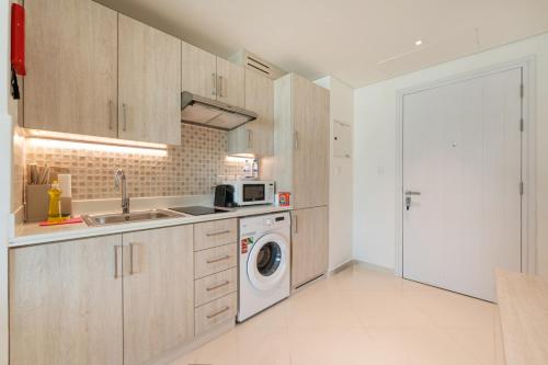 Stylish Studio | Beach Access | Seven Palm Dubai - image 10