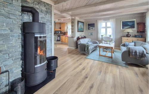 Awesome Home In Bekkjarvik in Bekkjarvik