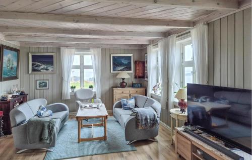 Awesome Home In Bekkjarvik in Bekkjarvik