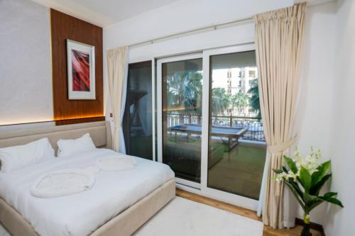PJ- Luxury Palm Jumeirah Beachfront Apartment, Dubaj (zdjęcie 3)