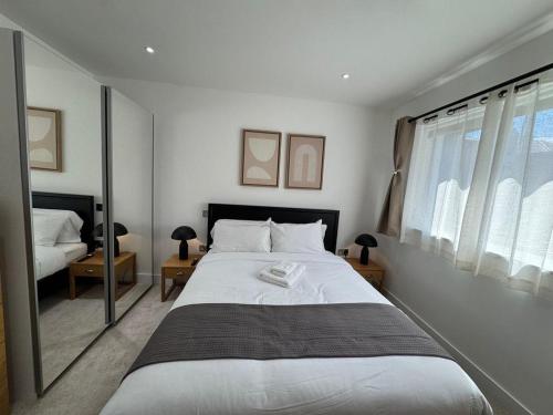 Earl's Court Gem Sleeps 6 Lift & Tube - image 5