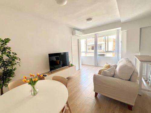 Sol, centro y playa in Poligono de San Isidro