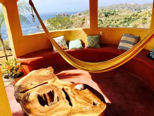 Casa Xcaanda, oceanfront with private pool in Playa Estacahuite