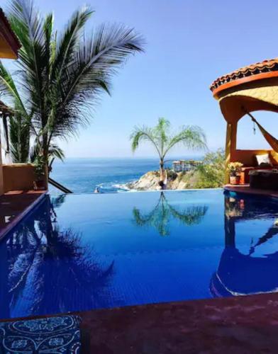 Casa Xcaanda, oceanfront with private pool in Playa Estacahuite