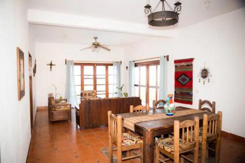 Casa Xcaanda, oceanfront with private pool in Playa Estacahuite