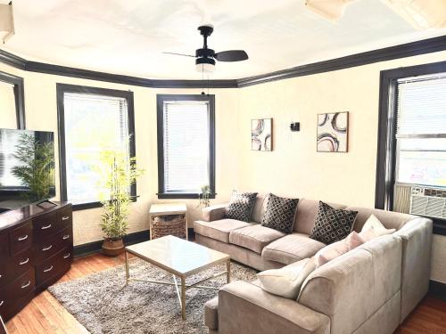Midway Hideaway -Cozy 1BR- parking in West Elsdon