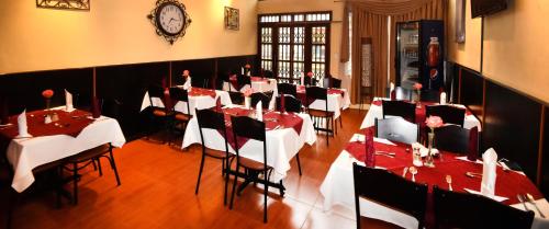 مطعم, Hotel Montecarlo - Piscina & Desayuno Buffet Incluido in Ibarra