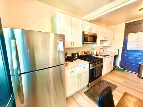 Midway Hideaway -Cozy 1BR- parking in West Elsdon